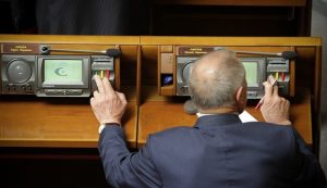 “Слуги народа” не выделили денег на обещанные сенсорные кнопки для борьбы с кнопкодавами
