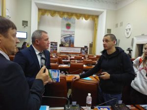 На сессии горсовета показали схему, кто и как разворовывает бюджет Запорожья (ФОТО)