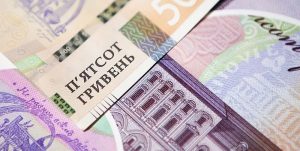 В Украине приостановили выплаты больничных и декретных: что случилось