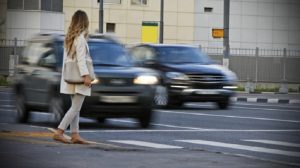 Попал под авто – плати: Верховный суд обязал пешеходов возмещать ущерб водителям