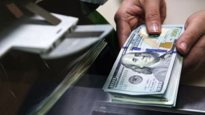 Доллар дороже 30 гривен: эксперт сделал пугающий прогноз на следующий год