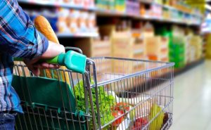 Подорожала коммуналка и подешевели продукты: как изменились цены для запорожцев