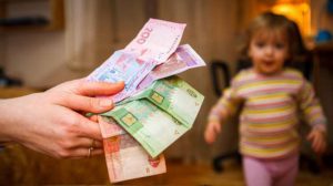 Новые соцвыплаты украинцам с января: опубликовали суммы