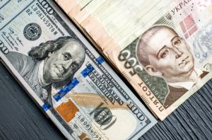 В апреле украинцев ждет новый курс доллара: валютный прогноз
