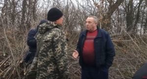 “Вы отсюда не уедете, если пилу не отдадите”: глава ОТГ под Запорожьем угрожал экоинспекторам (ФОТО, ВИДЕО)