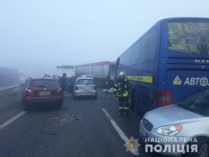Под Одессой массовое ДТП с 11 авто: есть погибший и пострадавшие (ВИДЕО 18+)