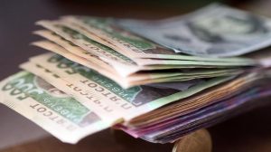 Новые зарплаты чиновников будут до 100 тысяч: Кабмин определил формулу