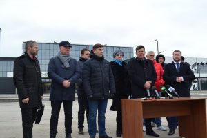 В аэропорт с Буряком пригласили  представителей не всех фракций горсовета (ФОТО)