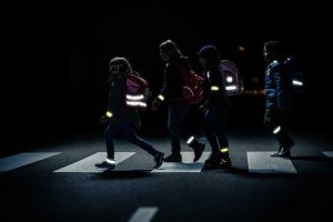 Пешеходам придется носить светоотражающую одежду: новый законопроект
