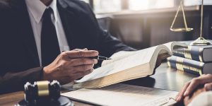 Вместо адвокатов: любой гражданин сможет выступать защитой на судах