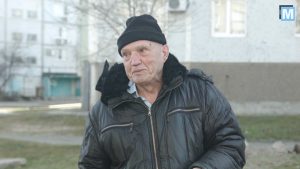 75-летний дедушка годами украшает родной город, несмотря на болезнь (ВИДЕО)