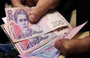 Украинцам выплатят по 4 тысячи гривен: кому положена поддержка