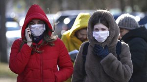 Сколько украинцев видят угрозу в COVID-19 и сколько соблюдают карантин: результаты соцопроса
