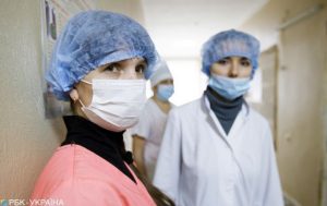 Некоторые больные COVID-19 будут лечиться дома: новые правила МОЗ
