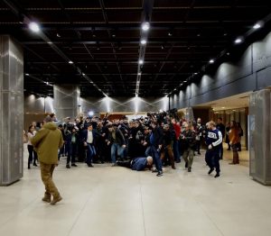 Нацкорпусовцы избили  Сивохо после его оценки войны на Донбассе “внутренним конфликтом” (ВИДЕО)