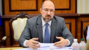 Шмыгаль рассказал, на какую сумму может прожить семья из четырех человек