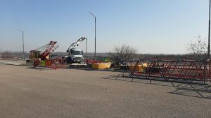 “Онур” завозит технику и краны на строительство мостов в Запорожье (ФОТО)