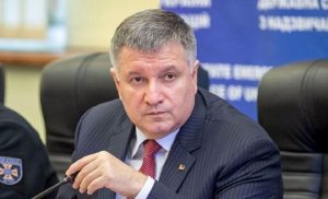 Отслеживание мобильных и комендантское время: Аваков рассказал, могут ли ужесточить контроль