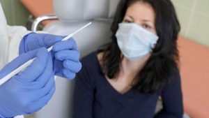 Ученые выяснили, сколько сохраняется иммунитет от COVID-19