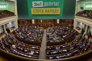 Кто часто дает голоса “слугам”, когда большинство не едино, – комитет избирателей