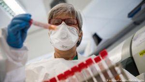 Почти вдвое меньше новых случаев за сутки: официальные данные о COVID-19 по областям