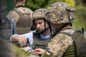 Штрафы в десятки тысяч и “вылов” призывников: Зеленский хочет поменять воинский учет