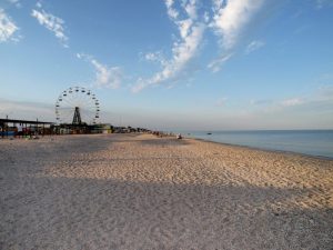 Песок вывозят с пляжей Кирилловки (ФОТО)