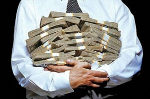 Сколько среди украинцев миллионеров: данные Налоговой