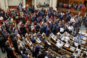 Маск за такие деньги в космос “слетал”: сколько наличных задекларировали нардепы Украины