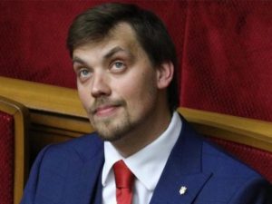 Экс-премьер Гончарук после отставки работает над “стратегическим документом”
