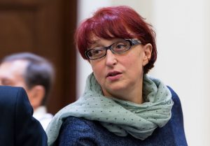 “Никуда не собираюсь уходить”: “слугу”, оскорбившую бедные семьи, поддержал Зеленский