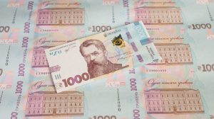В Украине банкомат выдал мужчине 40 тысяч гривен вместо 4