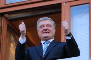 Декларация Порошенко: десятки миллионов долларов “наличкой” и зарплата 300 тысяч за год