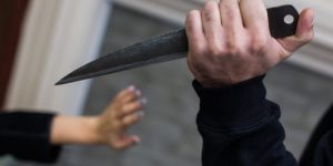 Пьяный мужчина изрезал свою жену: полицию вызвала мать женщины (ФОТО)