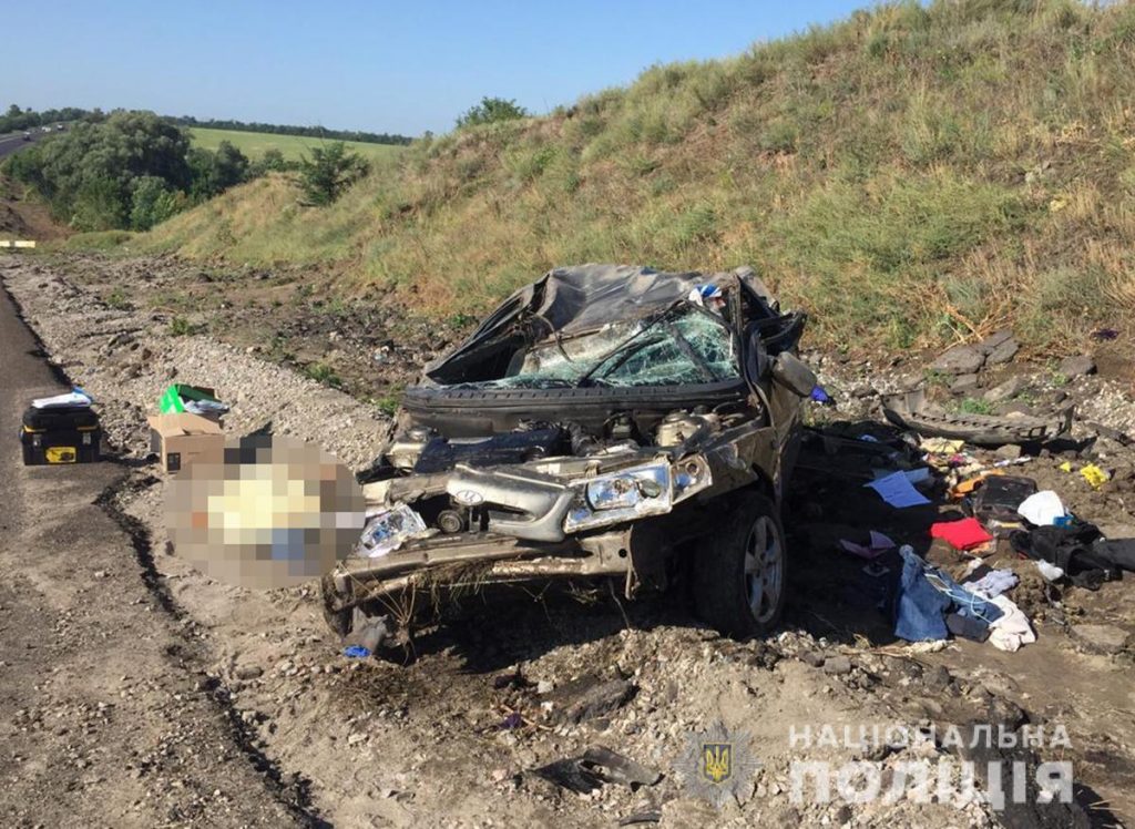 Под Запорожьем водитель под наркотиками растрощил угнанное авто: погиб пассажир (ФОТО)