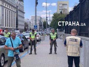 Террорист в Киеве угрожает взрывом: полиция начала переговоры, первые требования (ОБНОВЛЯЕТСЯ)