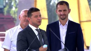 Скандал на Арабатке: “Слуг народа” обвинили в “сливе” двух дорог на Крым, а Плохушко идёт самовыдвиженцем