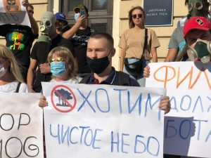 Партия Шария провела экологическую акцию под стенами Запорожской мэрии