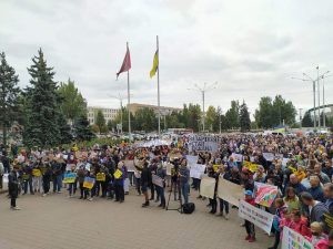 В Запорожье возле здания ОГА проходит масштабный экомитинг (ФОТО, ВИДЕО)