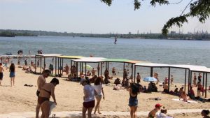 Вода на двух самых популярных пляжах Запорожья содержит кишечную палочку