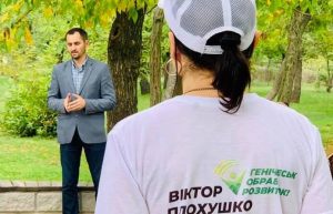 Вибори на Арабатці: за даними опитувань Віктор Плохушко є лідером перегонів