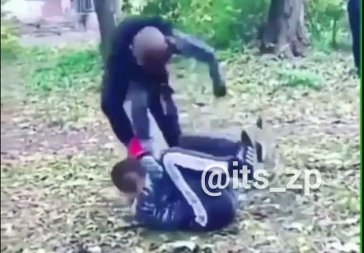 На Бабурке школьник забивал ногами сверстника для видео