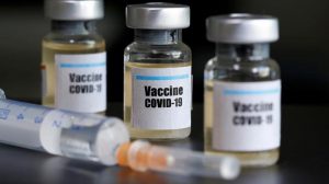 Кого больше: украинцев разделил вопрос социологов о вакцинации от COVID-19