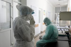 Как может вырасти смертность украинцев от COVID-19 до конца года: 3 сценария от экспертов