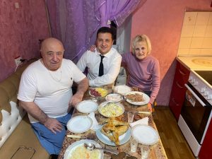 Зеленский опубликовал фото ужина с родителями в Кривом Роге: реакция в соцсетях