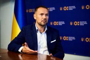 Почему дети должны идти в школы с 5 лет: аргументы главы МОН