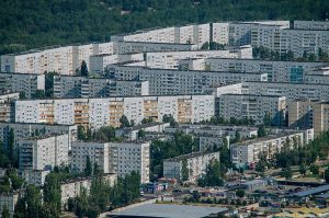 Жители Энергодара живым щитом не пускают российские танки в город (ВИДЕО)