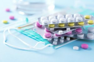 Украина закупит еще одни таблетки от COVID: кому их будут давать