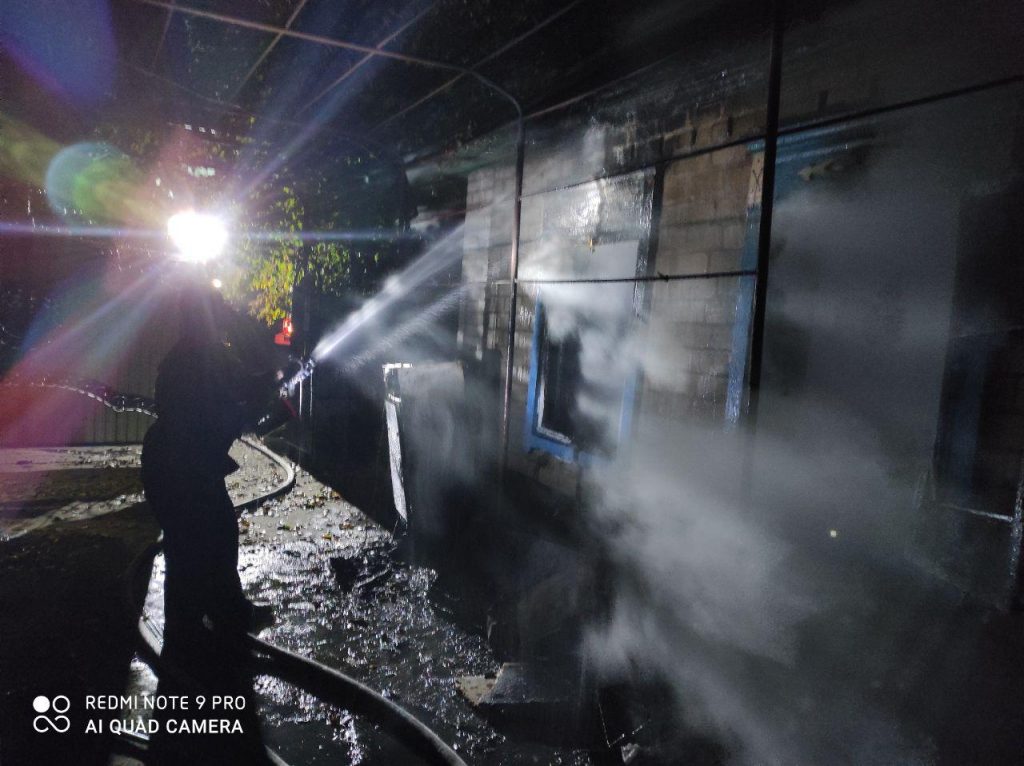 В Запорожской области горел жилой дом: погибли двое мужчин (ФОТО)