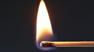 На 2-летнем ребенке вспыхнула одежда: малыш умер, пока мать была на работе (ФОТО)